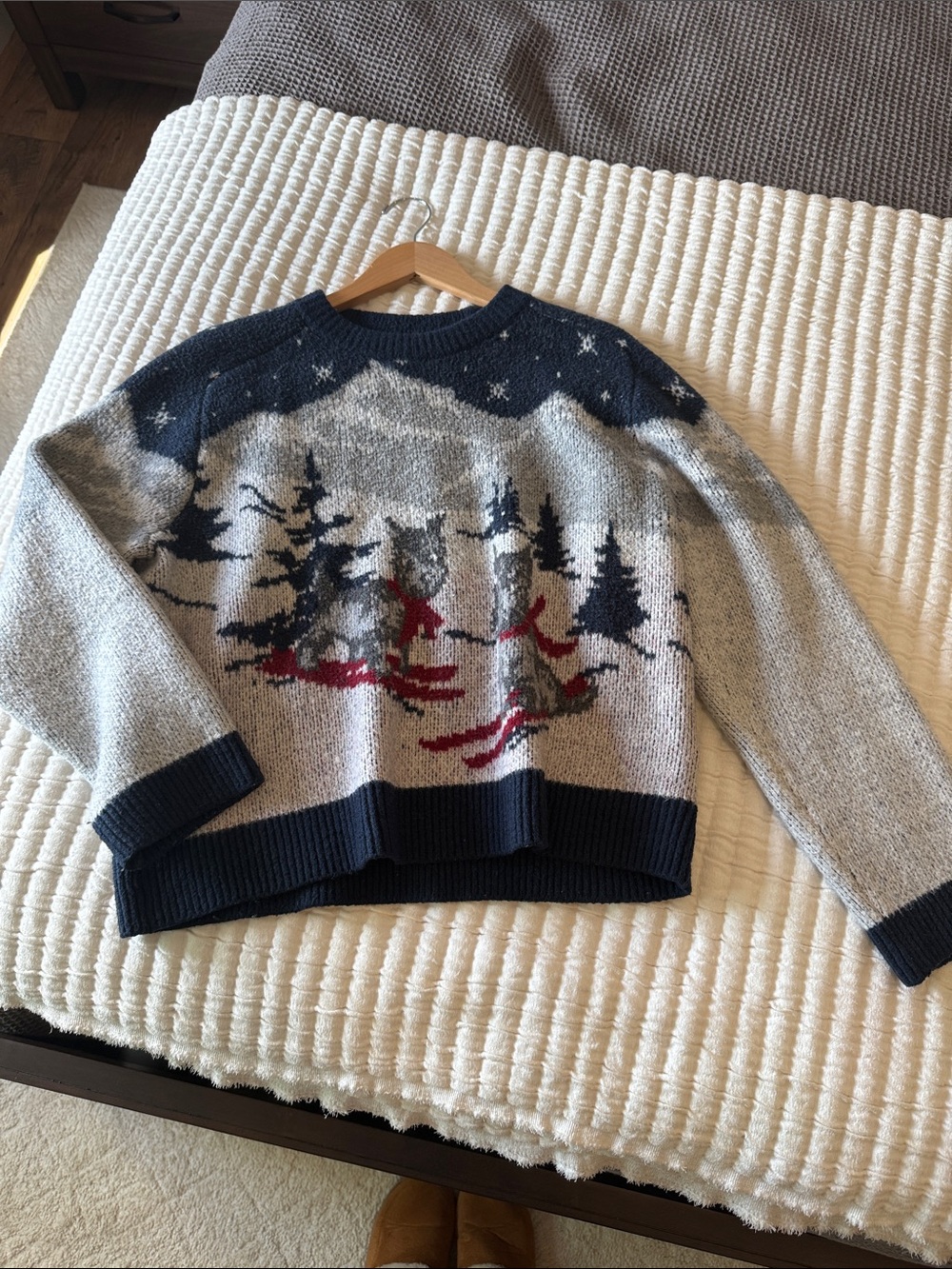 Abercrombie & Fitch Gray, Navy & Red Ski Scene Crewneck Sweater
